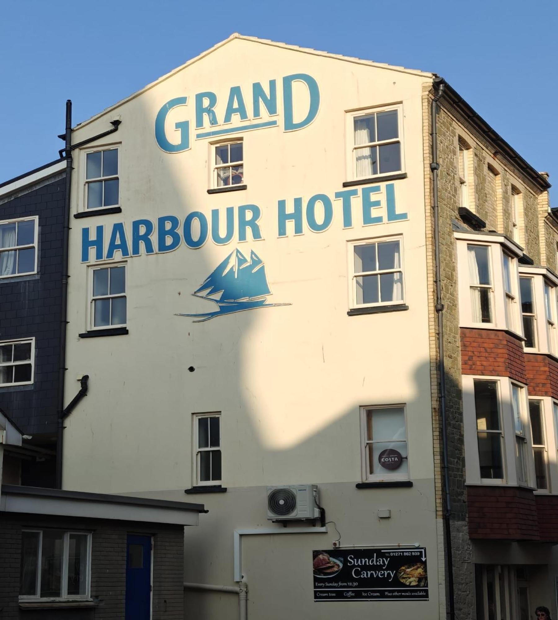 The Grand Harbour Hotel อิลฟราคูมบ์ ภายนอก รูปภาพ